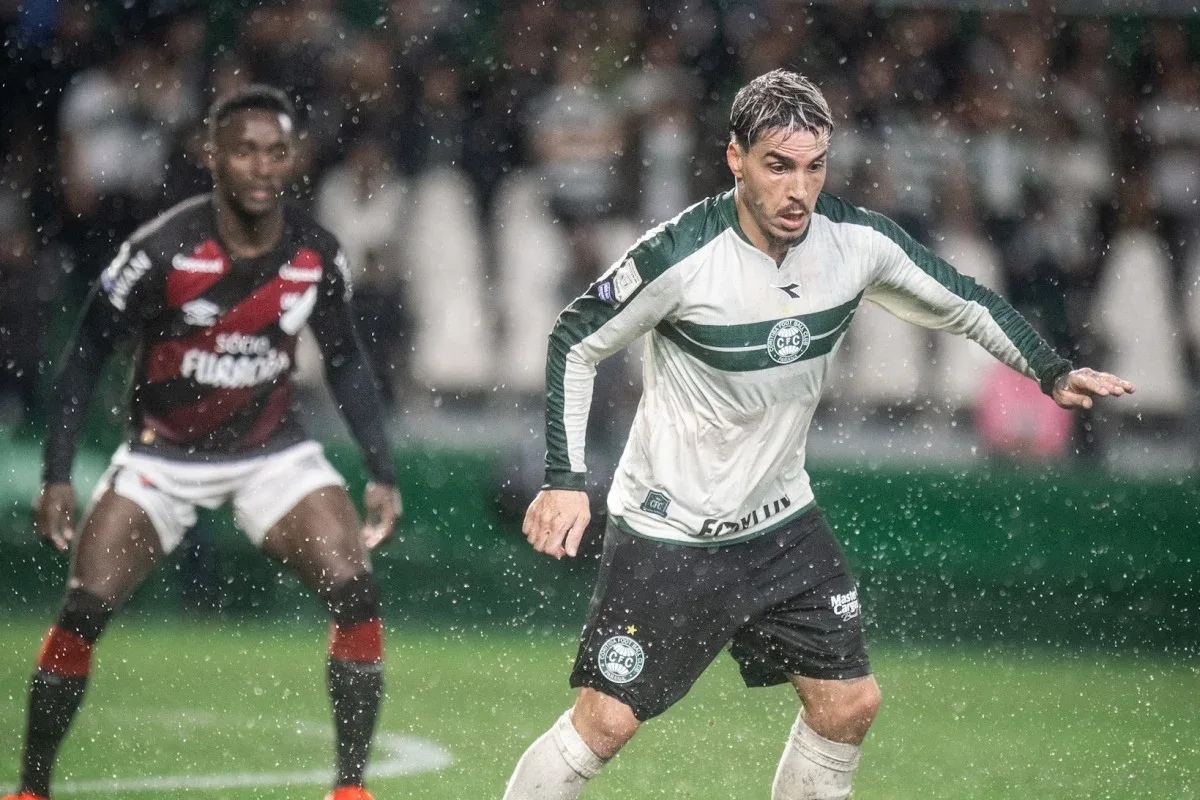 Coritiba busca empate por 3 a 3 com Athletico-PR no Couto Pereira
