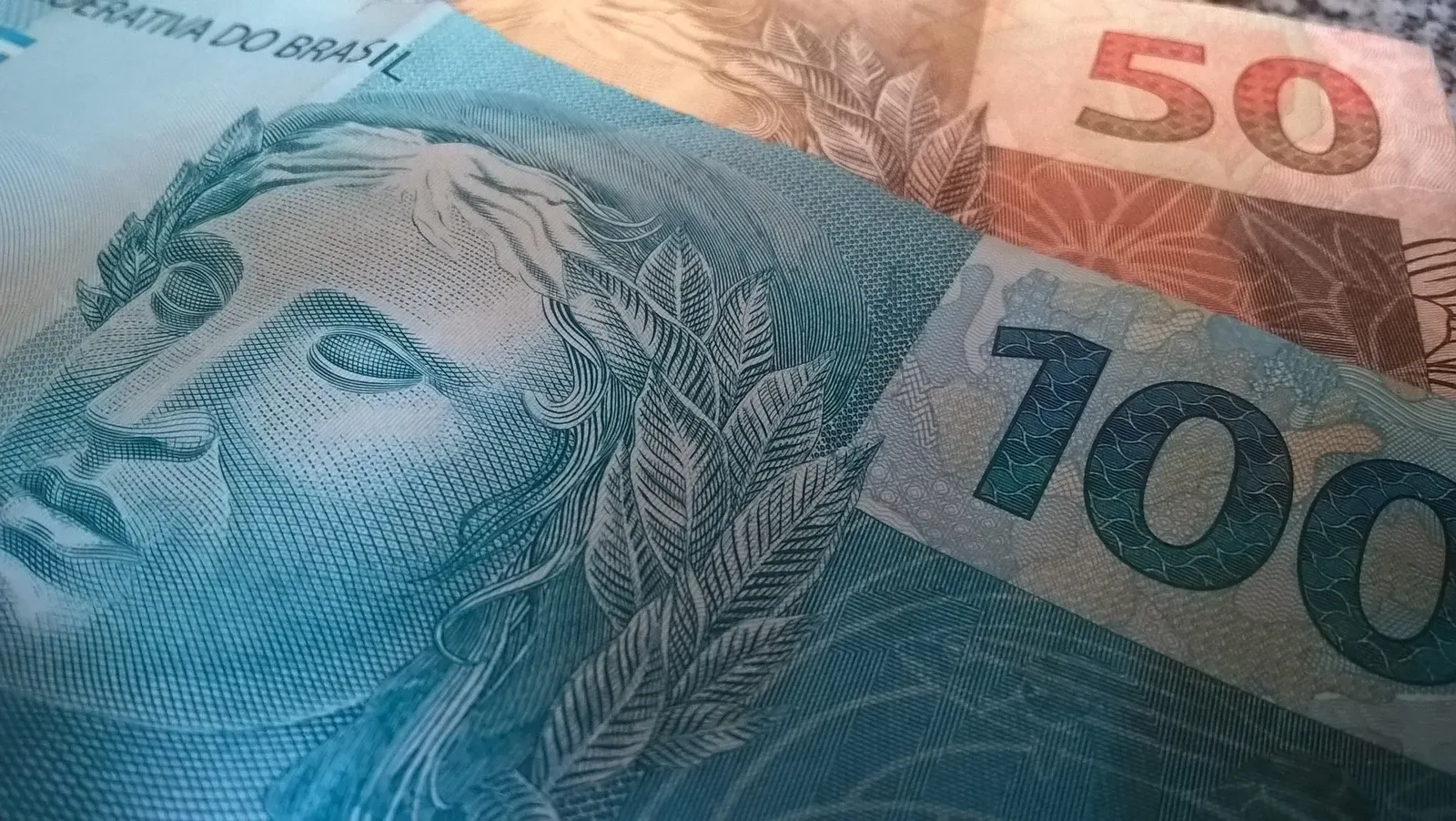 Juros do Tesouro Direto recuam com mercado atento ao cenário eleitoral