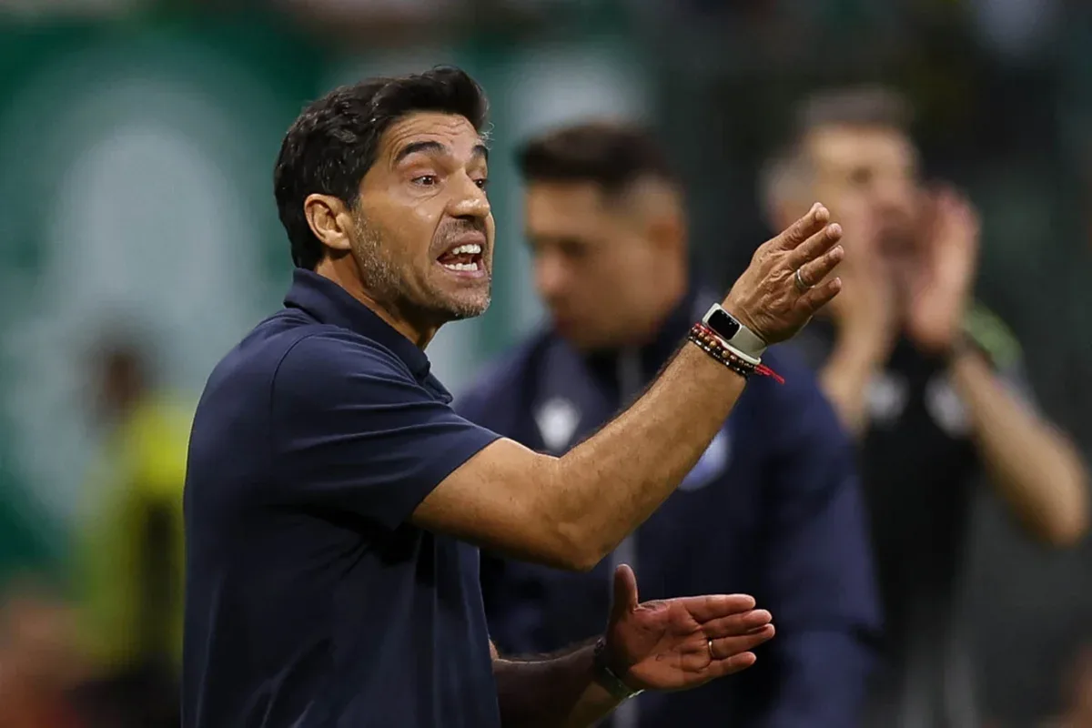 STJD suspende punição e libera Abel Ferreira para comandar o Palmeiras