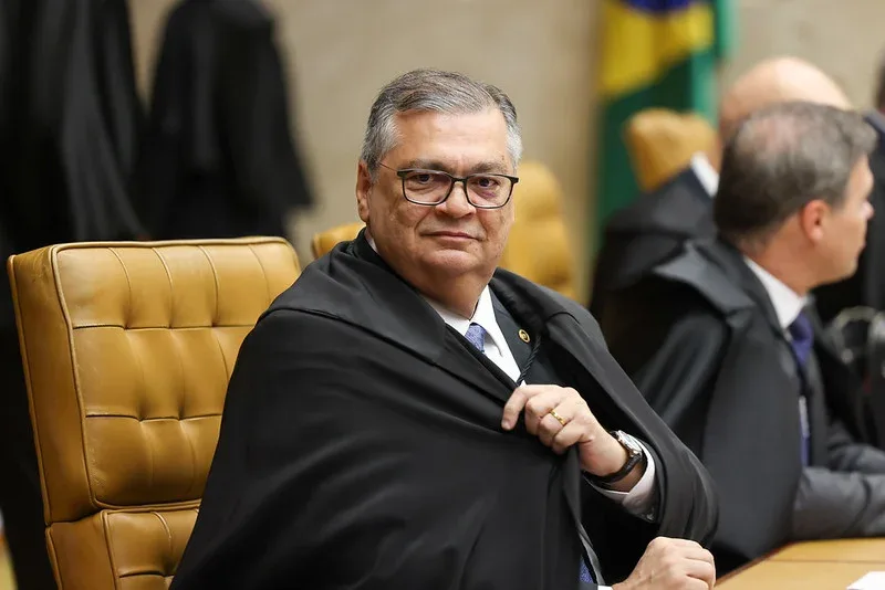 Investigação cita possível desvio de emendas e retira sigilo sobre filme Dark Horse