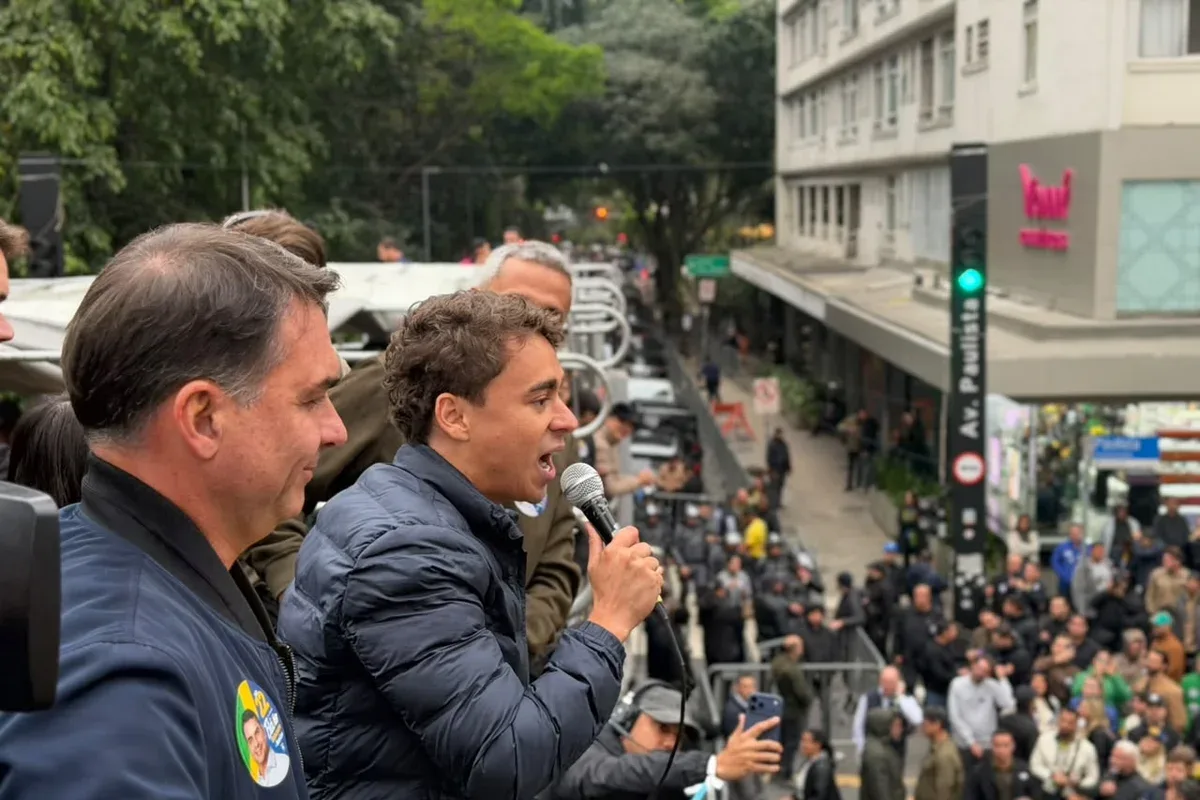 Nikolas Ferreira critica Moraes durante ato e comenta áudio enviado a Vorcaro