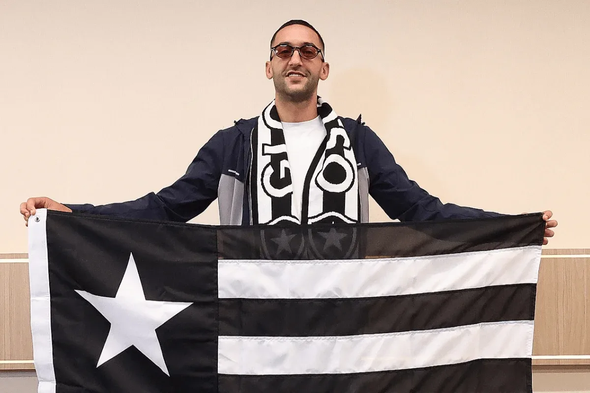 Botafogo aguarda exames e detalhes contratuais para concluir acordo com Ziyech