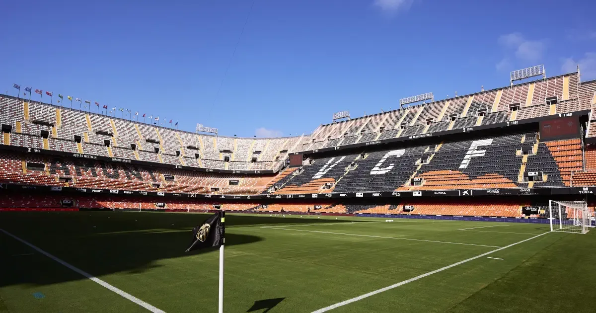 Barcelona tenta manter campanha perfeita contra Valencia no Mestalla