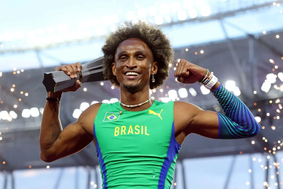 Alison dos Santos vence os 400 metros com barreiras no Mundial Ultimate