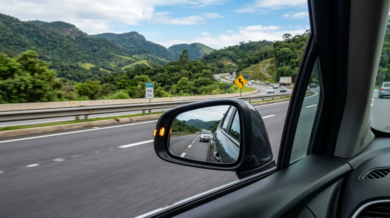 Motorista deve liberar a esquerda quando outro veículo pedir ultrapassagem