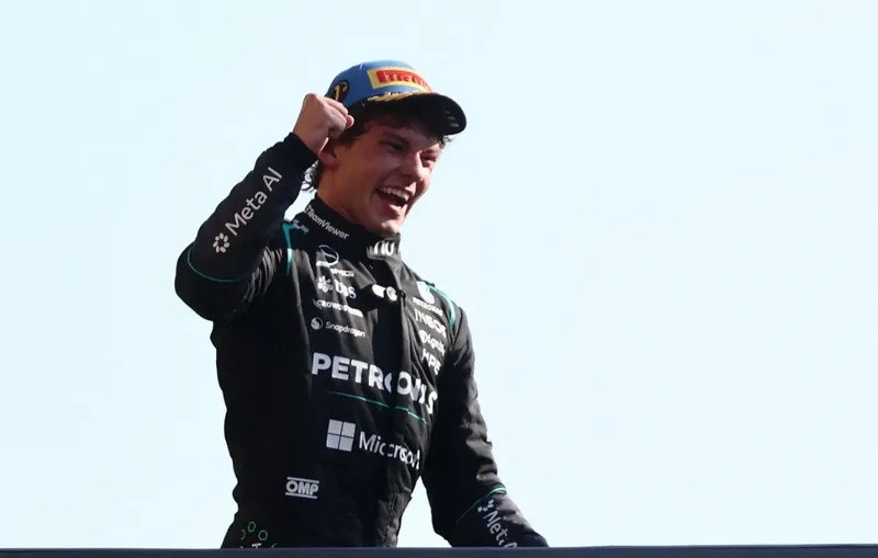 Antonelli vence em Monza após largar no fim do grid