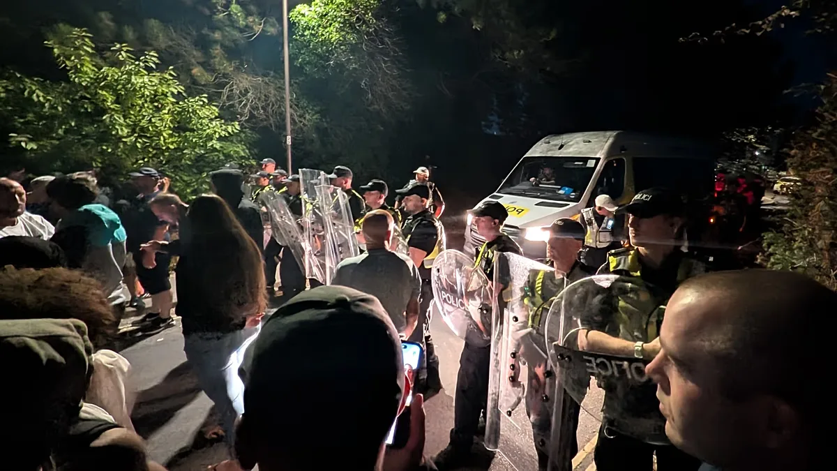 Queda nas travessias não impede novos protestos em Portsmouth e Dover