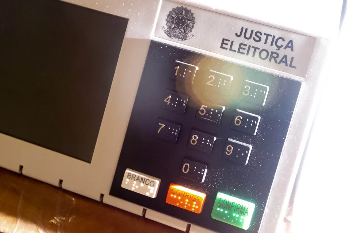 Urnas eletrônicas foram adotadas em todo o Brasil a partir de 2000