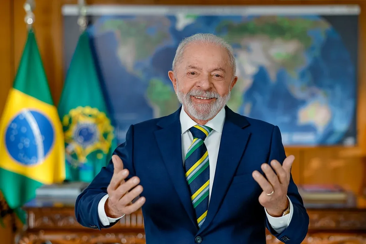 Vídeo de Lula destaca Pix e cita falas de Eduardo Bolsonaro