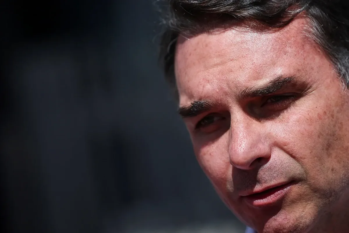 Flávio Bolsonaro pede divulgação de apurações sobre Lula, Banco Master e INSS
