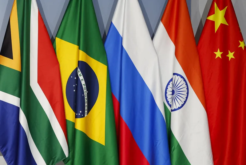 Cúpula do BRICS na Índia debate guerras, comércio e redução da dependência do dólar
