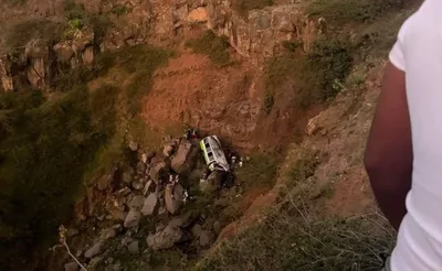 Queda de ônibus em excursão estudantil mata 25 pessoas em Cabo Verde