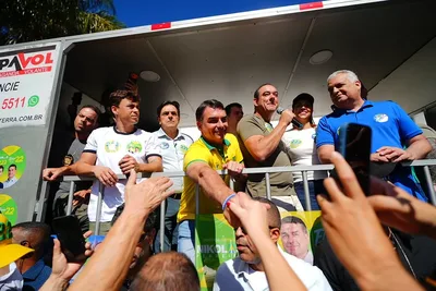 Flávio Bolsonaro promete mudanças no STF e endurecimento penal