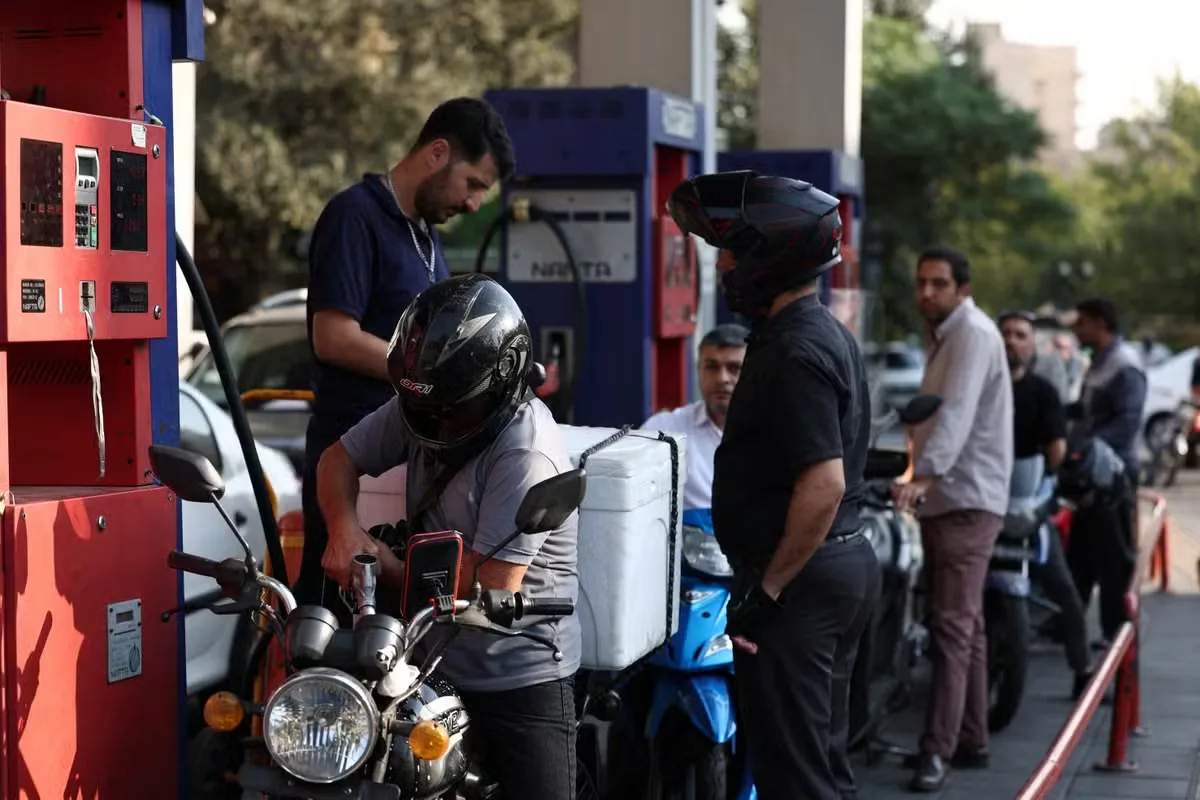 Irã dobra preço da gasolina acima da cota em meio à escassez