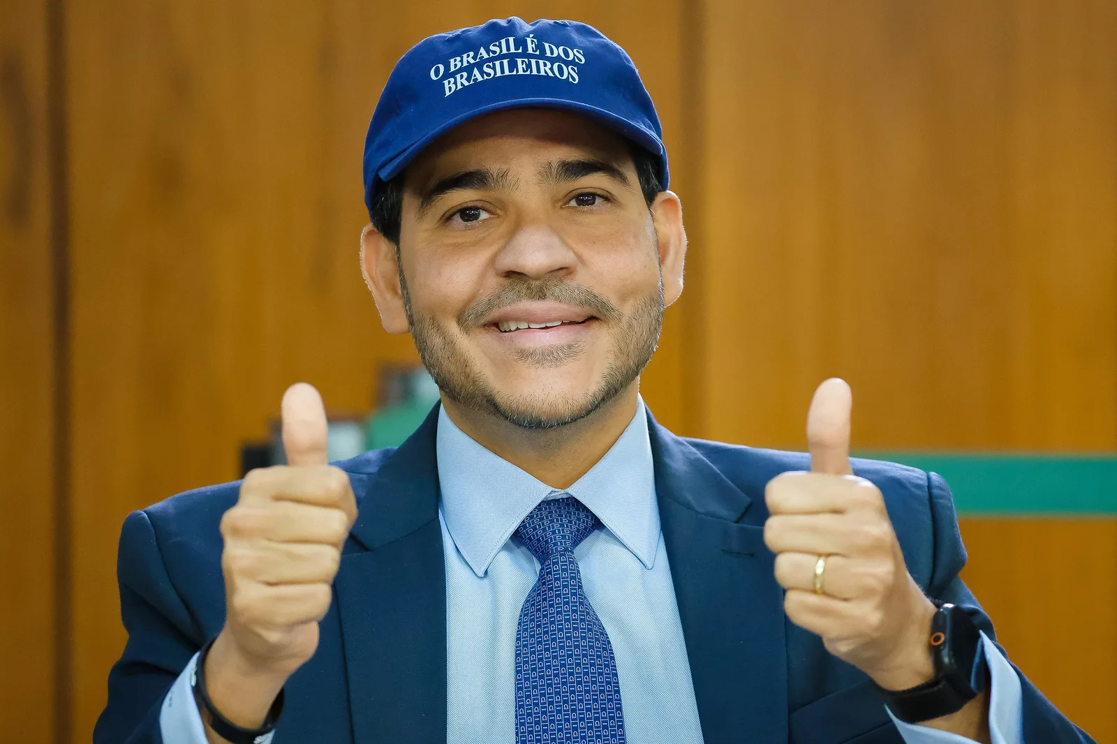AGU prepara recurso contra afastamento do diretor-geral da Polícia Federal