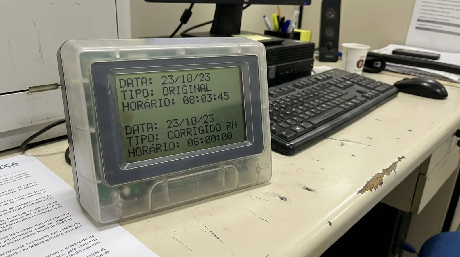 Como identificar alterações no ponto eletrônico após uma correção