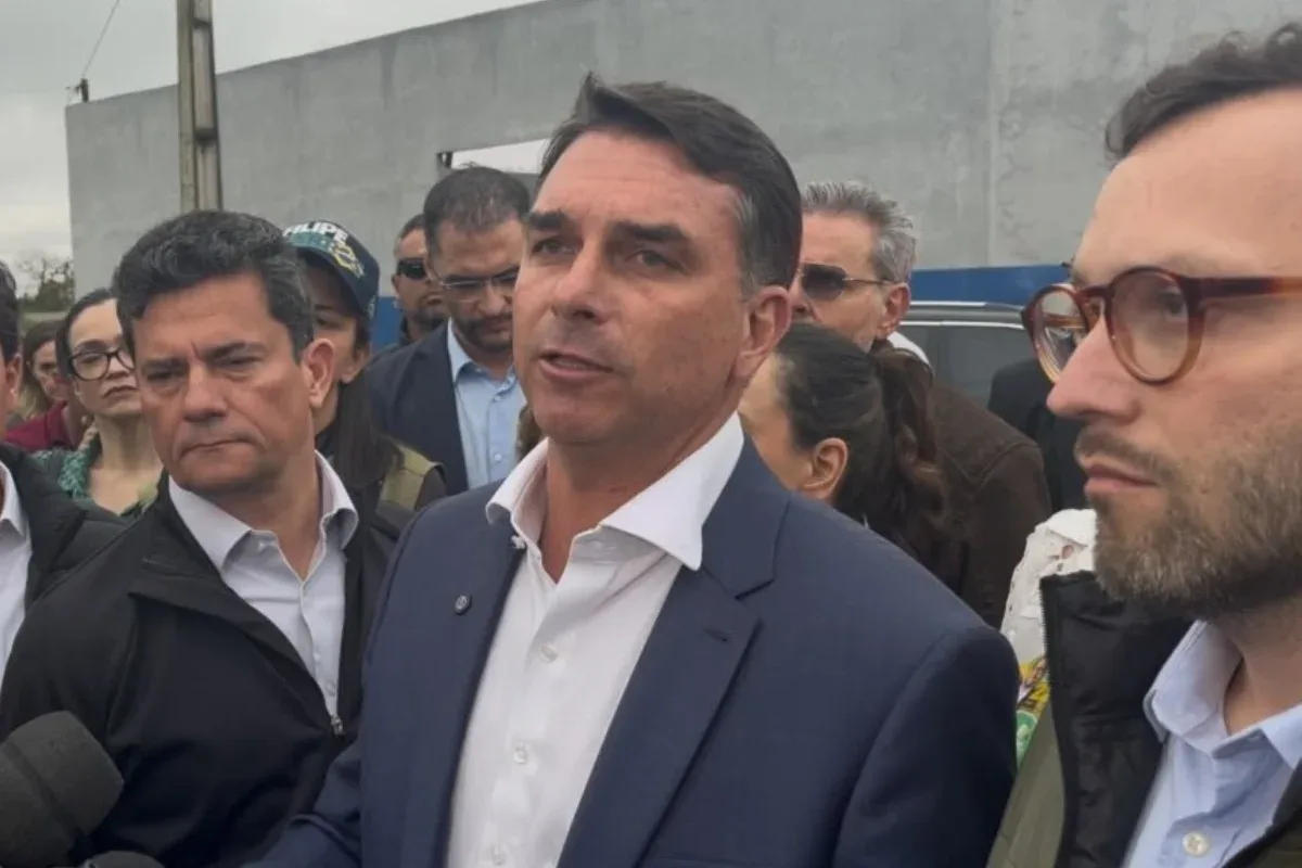 Em Ponta Grossa, Flávio Bolsonaro defende aliança com Sergio Moro