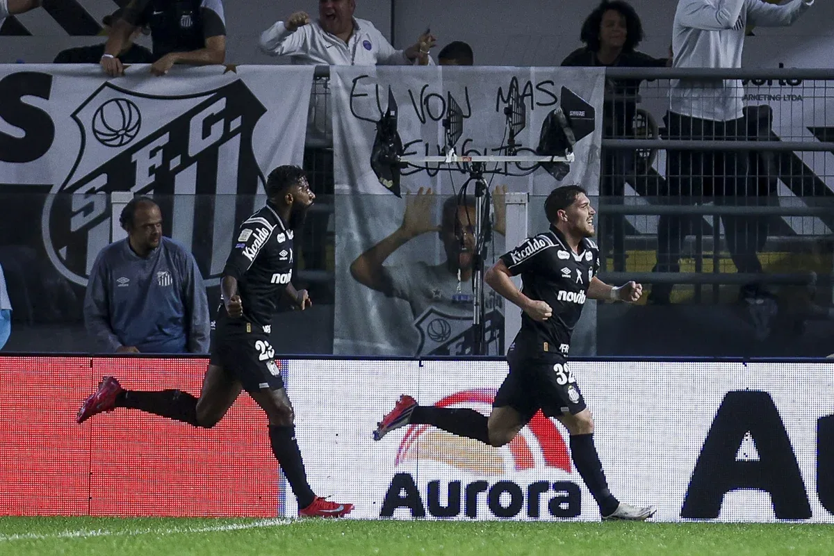 Santos vence o Cruzeiro na Vila Belmiro e sobe para a 10ª posição