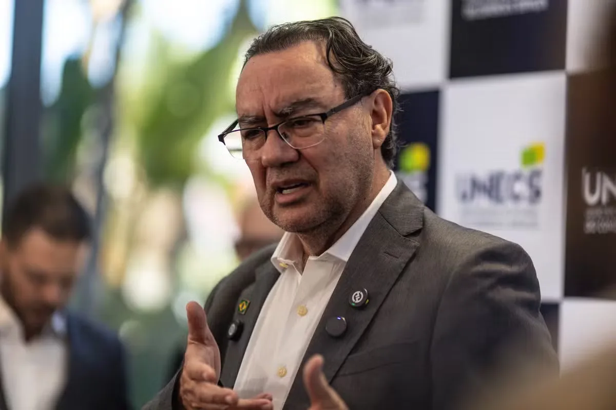 Declaração de Cury ao TSE inclui 56 itens, mas campanha prepara correções