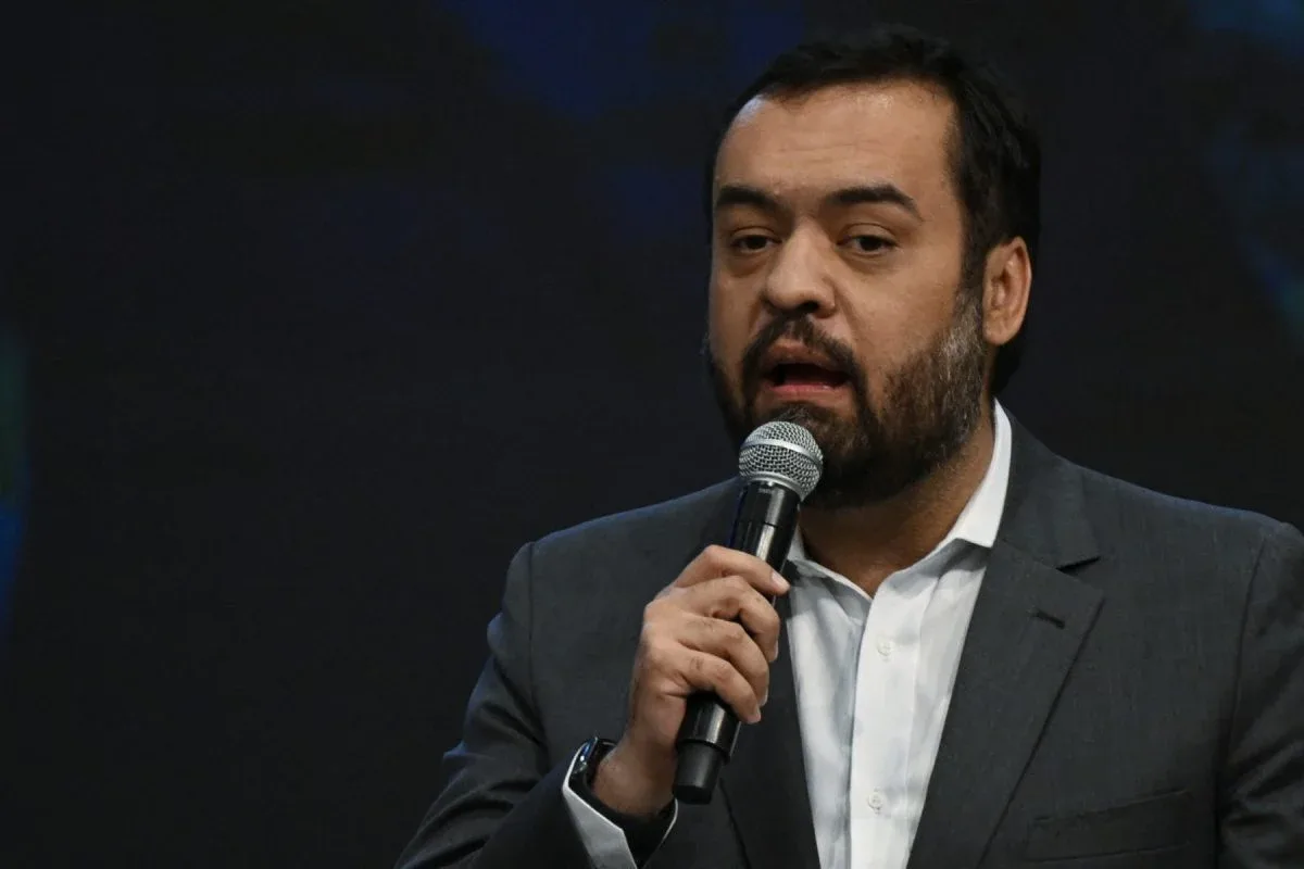 Mendonça barrou novas buscas contra Castro enquanto documentos expõem contatos com Vorcaro