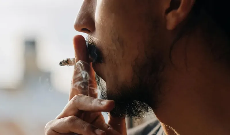 Fumo passivo expôs 2,71 bilhões de pessoas e causou 1,66 milhão de mortes em 2023