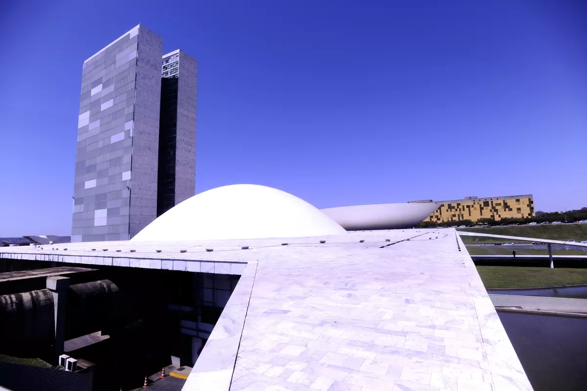 Crise no STF não muda posição de Alcolumbre sobre impeachment, dizem senadores