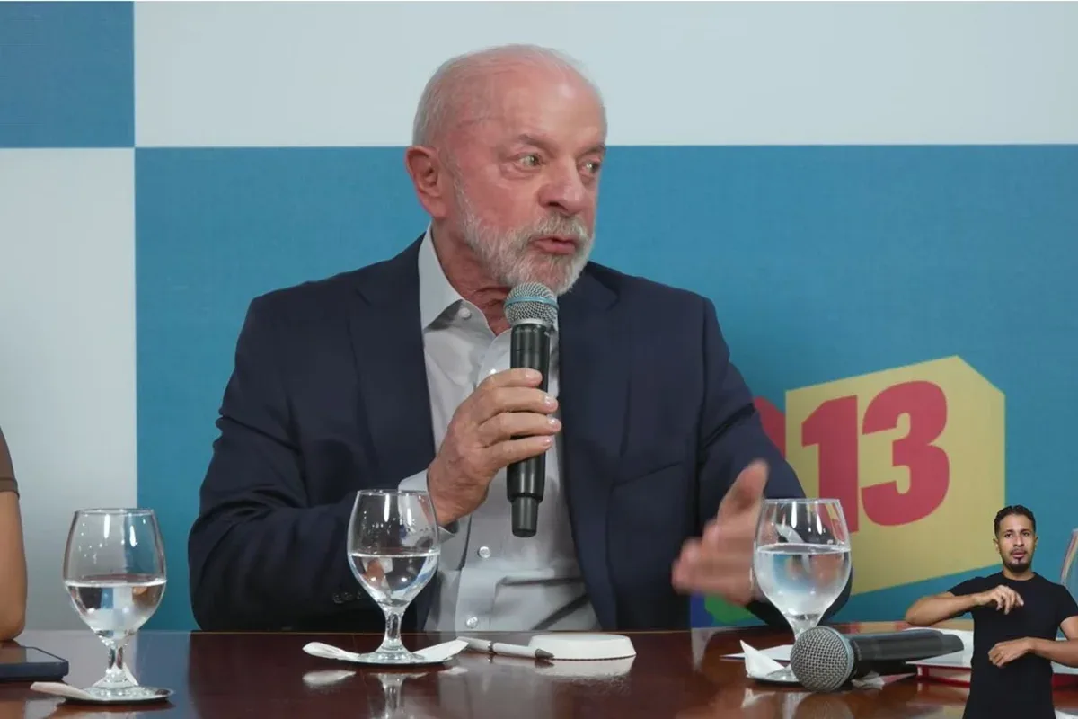 Lula pede mobilização de apoiadores nas redes e critica falhas em materiais de campanha