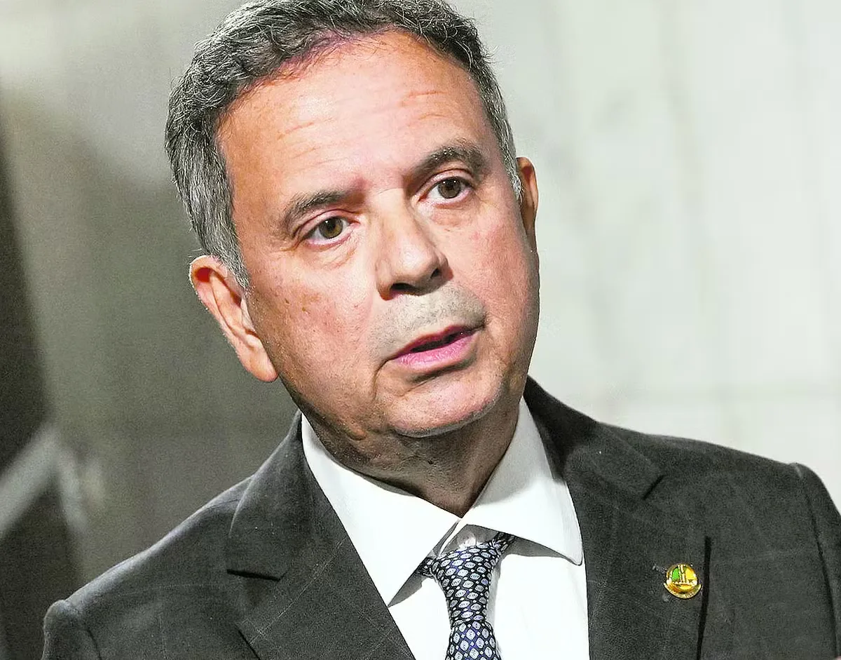 Campanha de Flávio mantém críticas a Moraes enquanto Marinho defende diálogo com o STF
