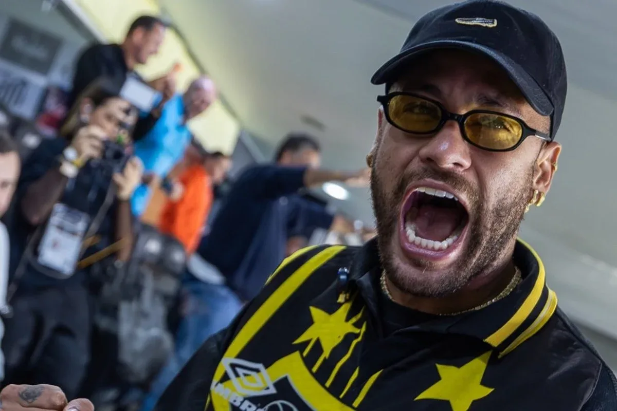Neymar comemora vitória do Santos e apoia possível chegada de Coutinho