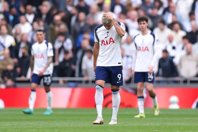 Richarlison busca saída do Tottenham enquanto Vasco tenta fechar contratação