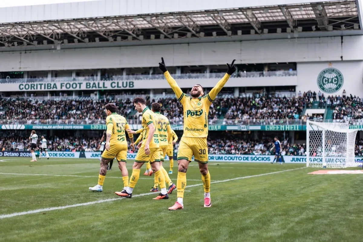 Mirassol vira sobre o Coritiba e encerra jejum no Campeonato Brasileiro