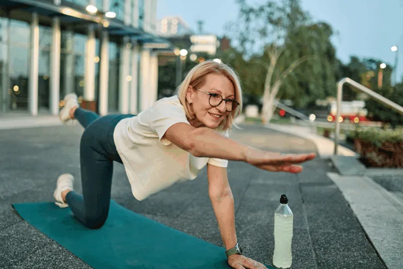 Como adaptar os exercícios depois dos 50 anos para preservar autonomia