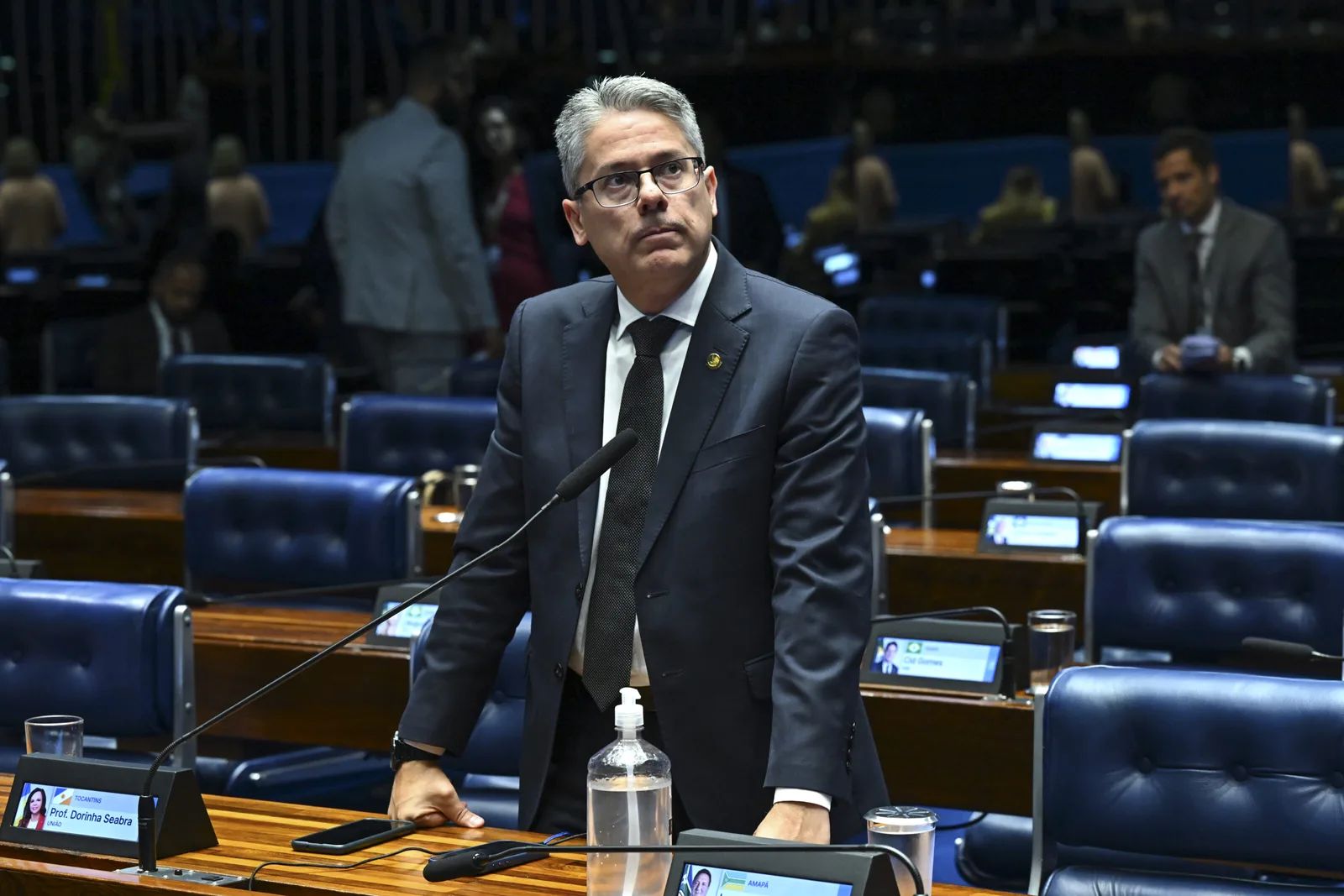 Alessandro Vieira apoia suspensão de decisões determinada por Fachin no STF