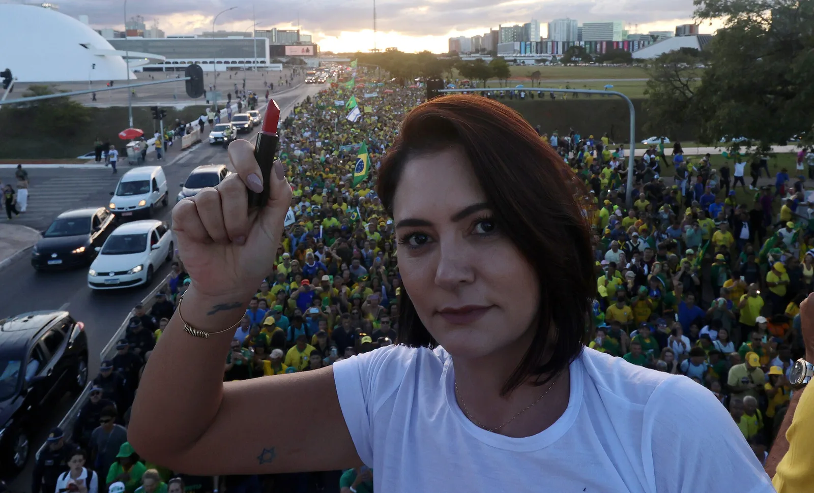 Michelle Bolsonaro ficará fora de ato de Flávio na Avenida Paulista