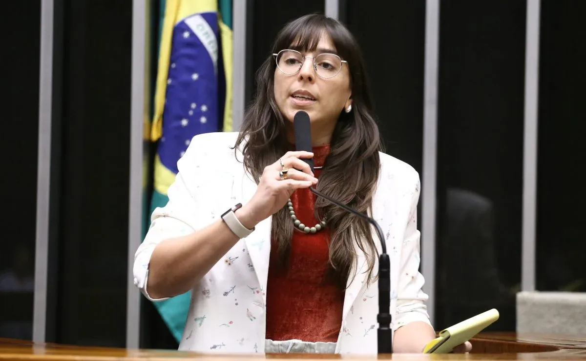 Natália Bonavides denuncia ameaças contra ela e vereadora de Natal