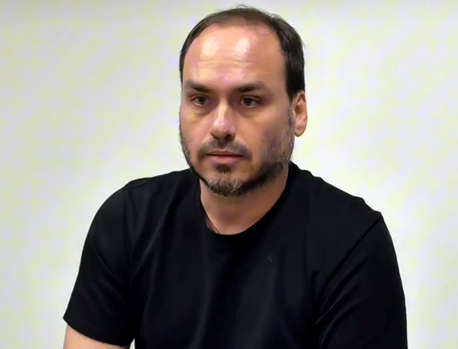 Visitas a Jair Bolsonaro terão dias e horários definidos, diz Carlos