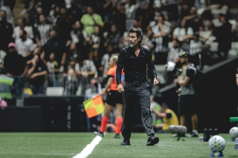 Atlético-MG perde para o Santos e terá de buscar virada na Arena MRV