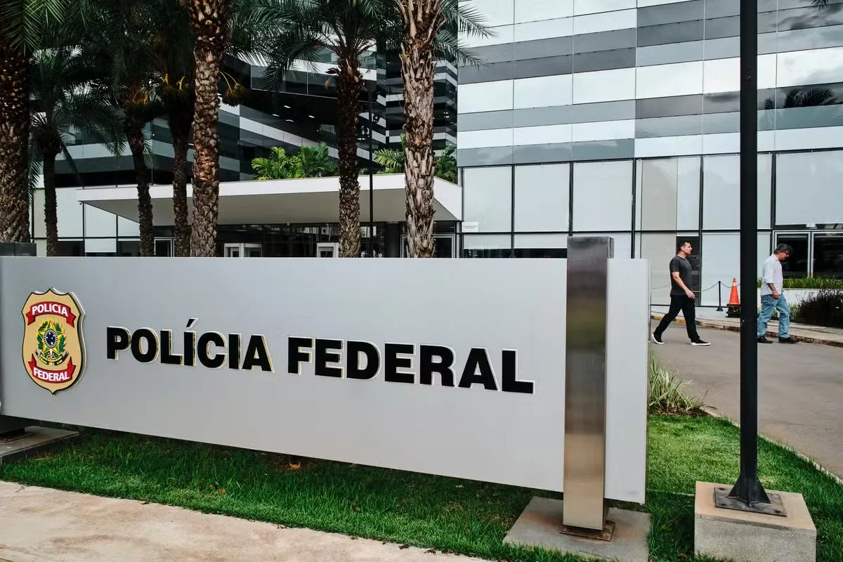 Diretores da Polícia Federal apoiam afastados e oferecem cargos ao interino