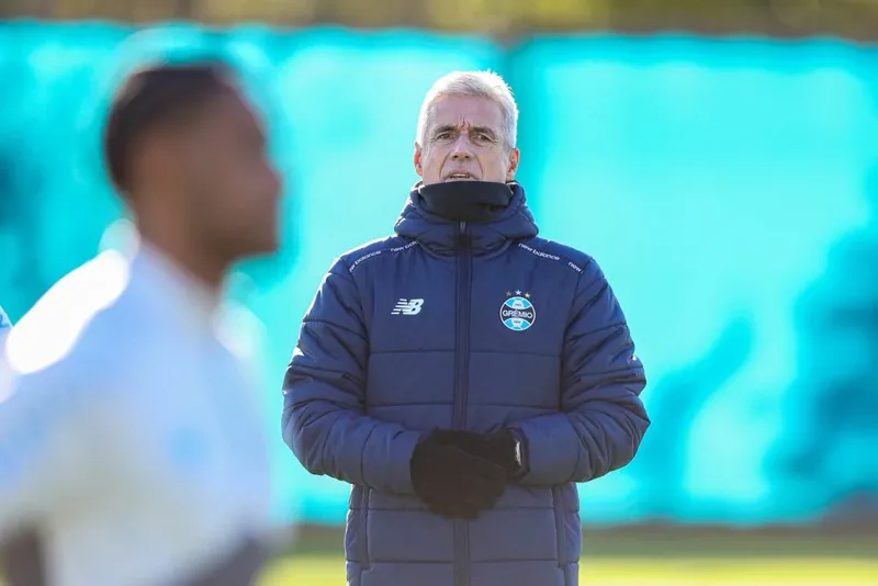 Grêmio demite Luís Castro e confirma Felipão como técnico interino