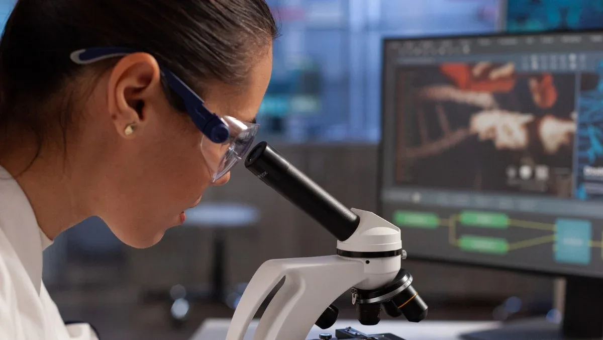 Fiocruz recebe autorização para testar vacina brasileira de RNA em humanos