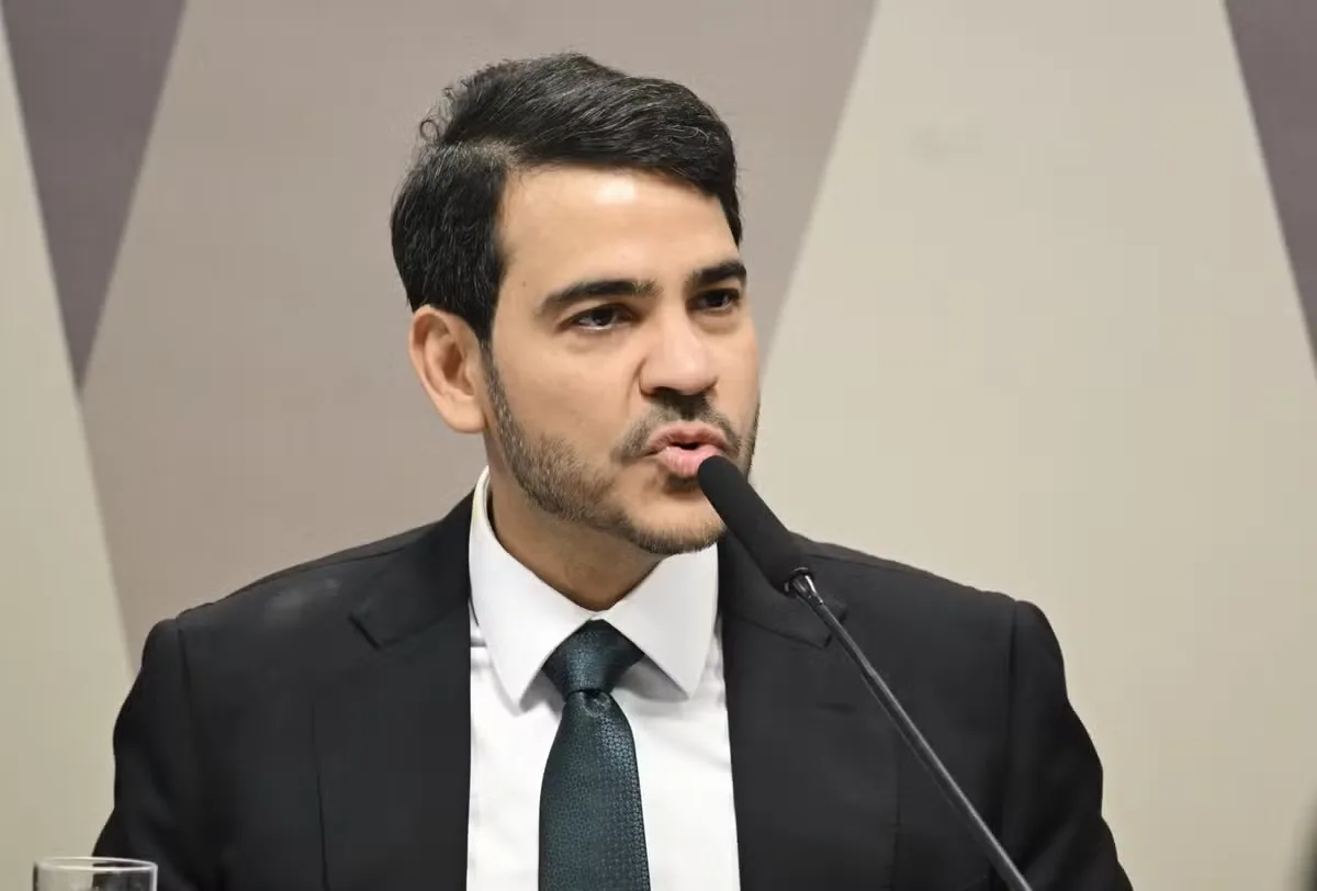 AGU relata reuniões e riscos jurídicos ao explicar decisão sobre ordens de Mendonça