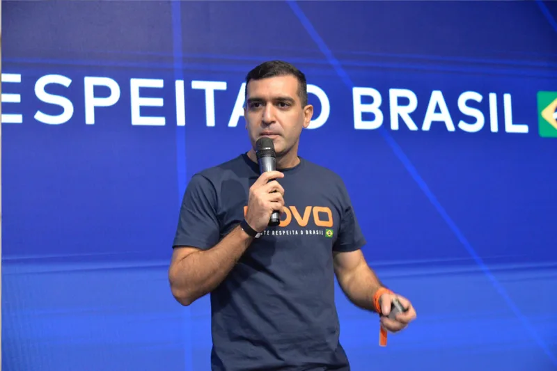 Novo orienta vereadores a aprovar moções contra Alexandre de Moraes