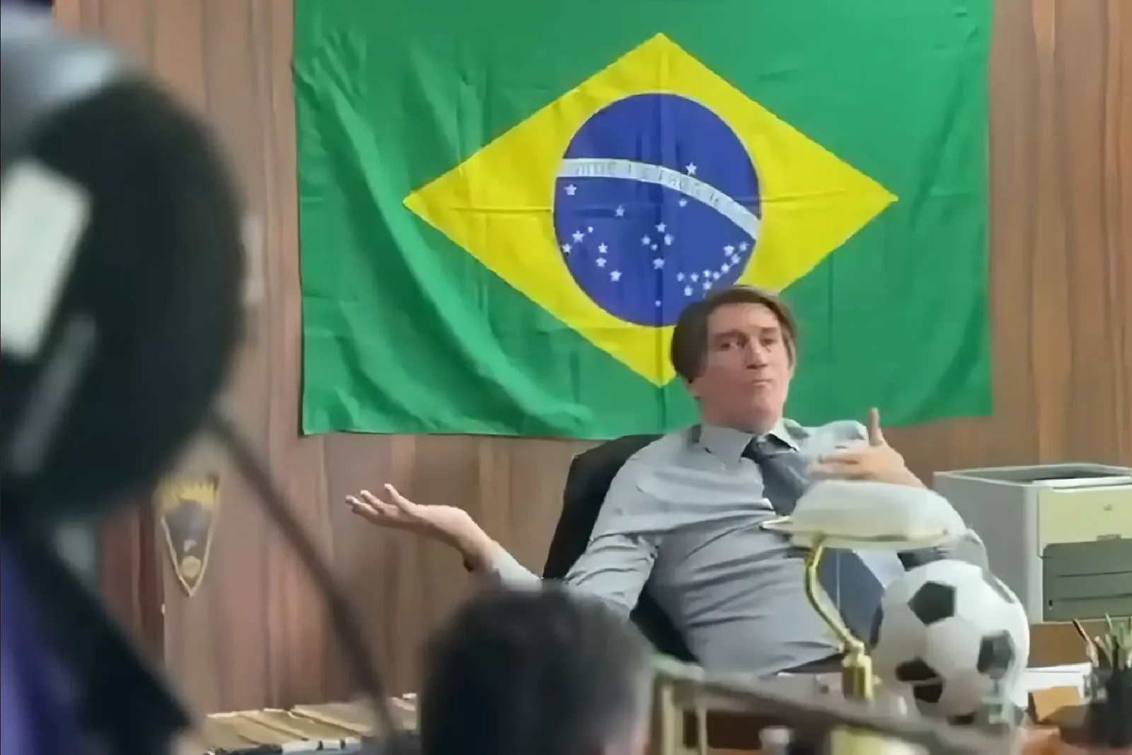 Compra de carro em dinheiro vivo entra em investigação sobre filme Dark Horse