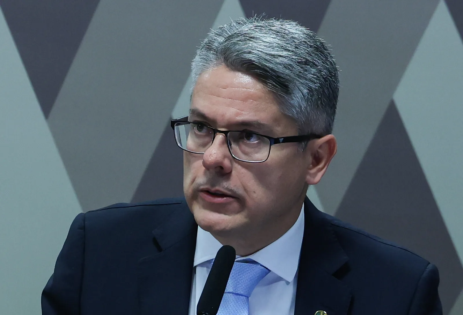 Senador acusa Moraes de tentar envolver ministros do STF na crise do Banco Master