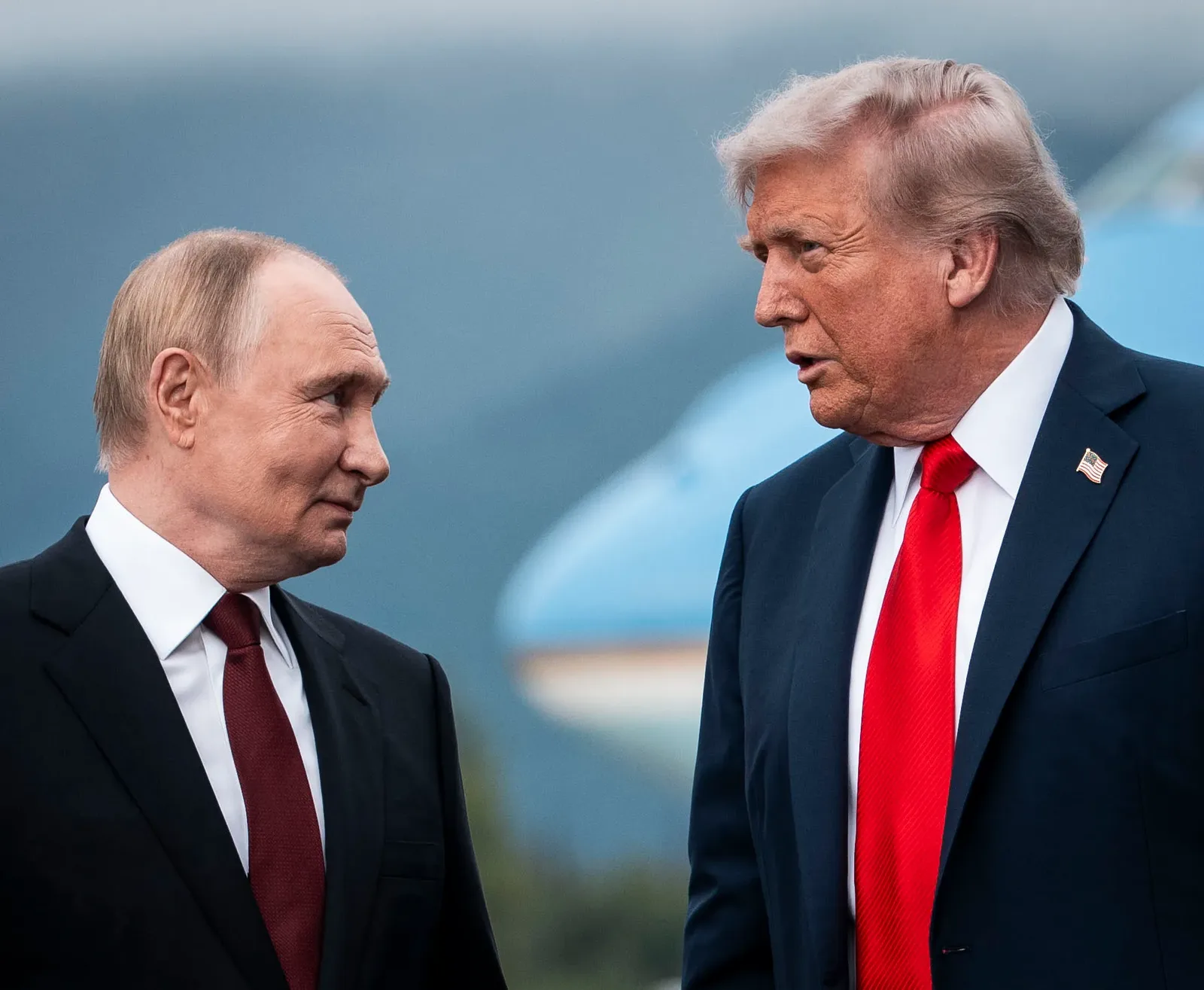 Putin e Trump discutem fim da guerra na Ucrânia em ligação de uma hora