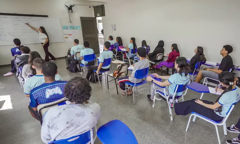 Pisa 2025: Brasil diminui distância, mas continua abaixo da média da OCDE