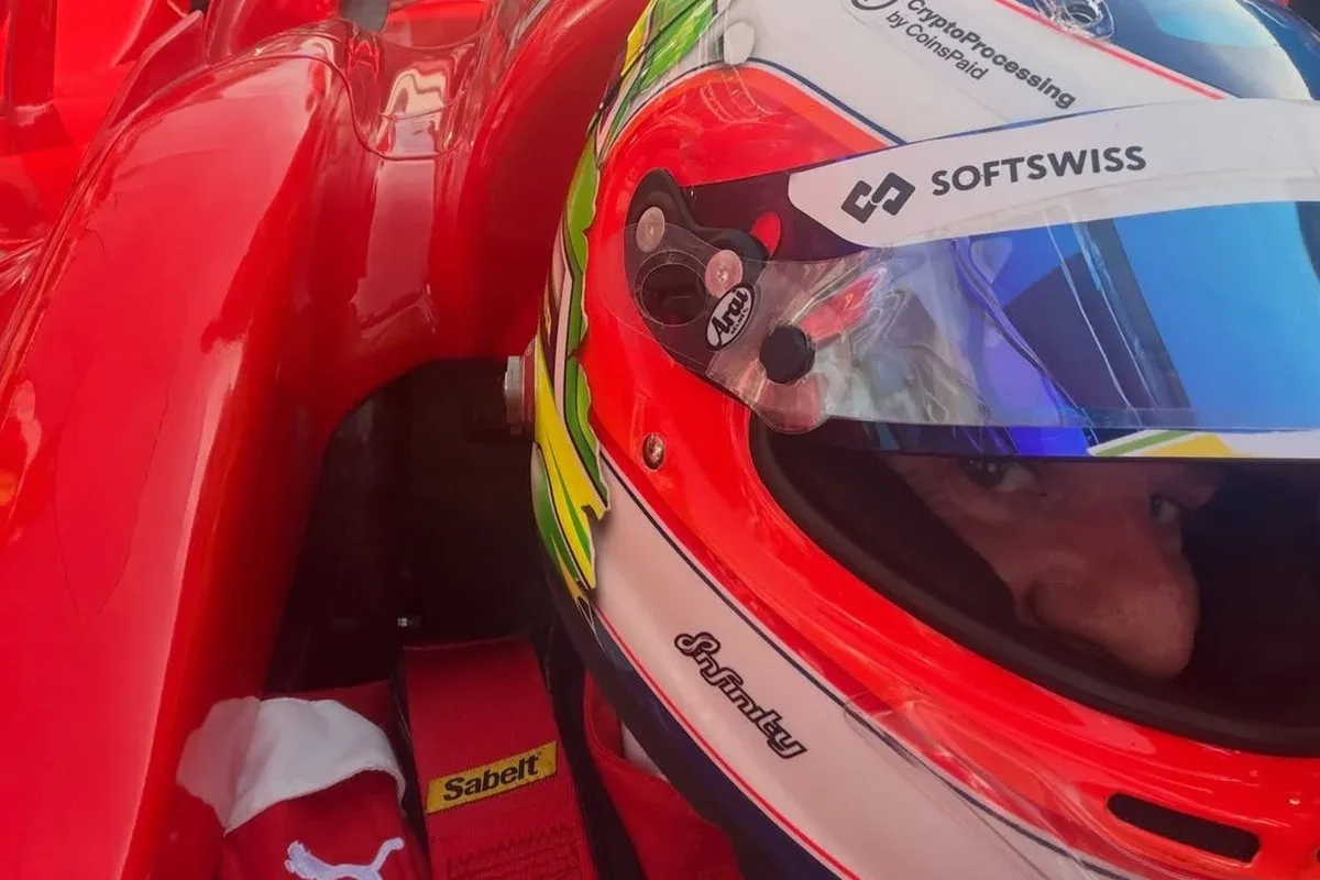 Ferrari leva F2002 de Schumacher a Monza em fim de semana de homenagens
