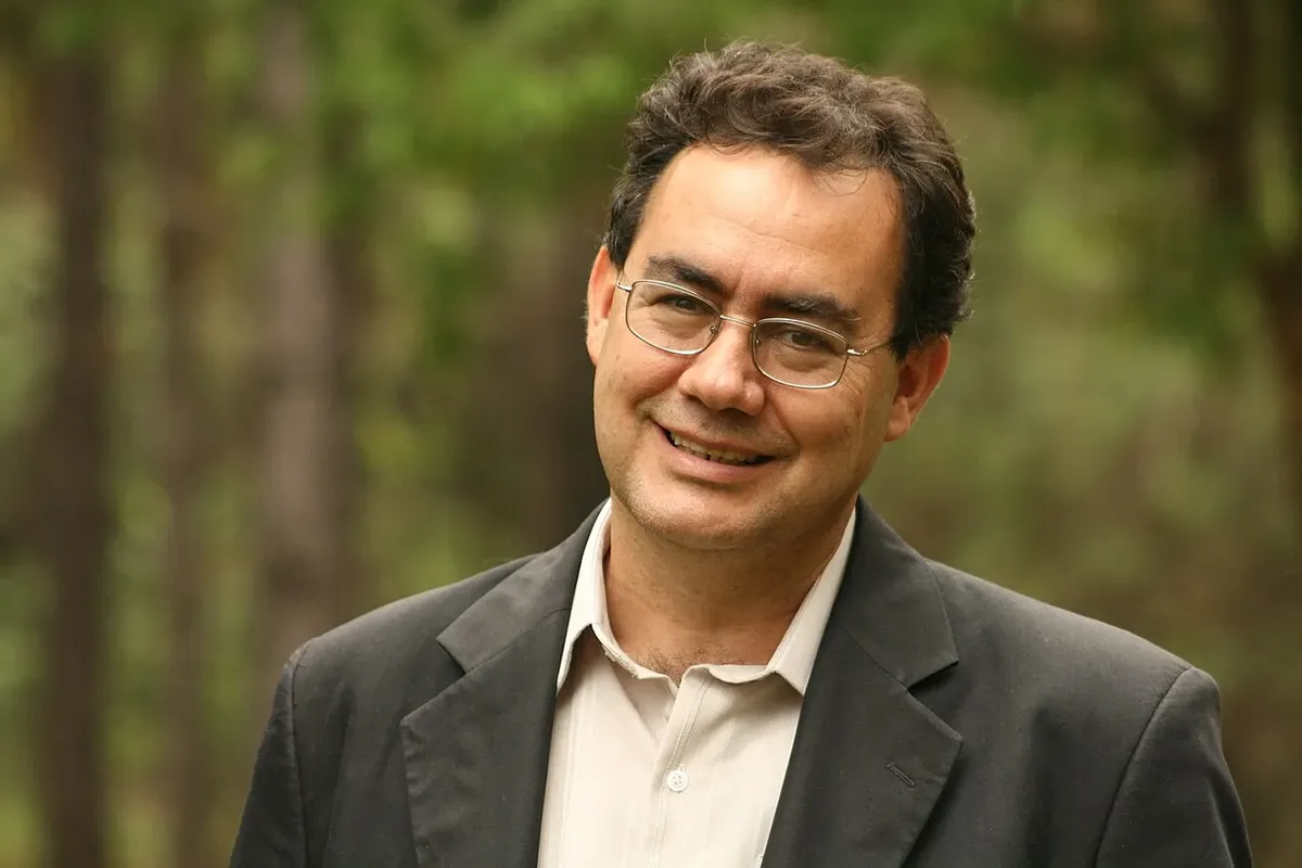 Augusto Cury propõe combinar políticas de direita e esquerda na Presidência
