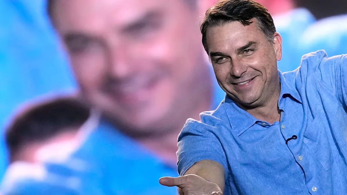 Flávio Bolsonaro e Lula aparecem empatados em simulação de segundo turno