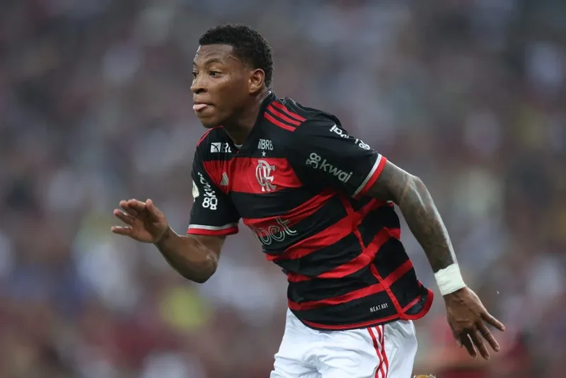 Gonzalo Plata permanece em Dubai enquanto Flamengo aguarda definição